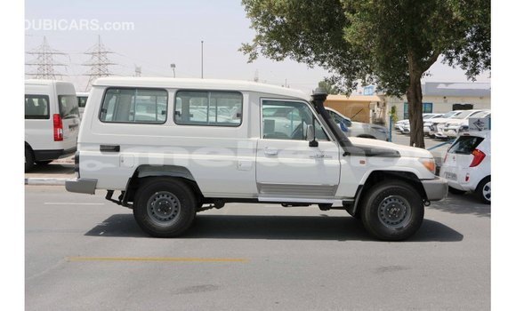 Buy Import Toyota Land Cruiser White Car in Import - Dubai in Aragatsotn Buy Import Toyota Land Cruiser White Car in Import - Dubai in Aragatsotn