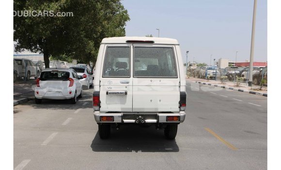 Buy Import Toyota Land Cruiser White Car in Import - Dubai in Aragatsotn Buy Import Toyota Land Cruiser White Car in Import - Dubai in Aragatsotn