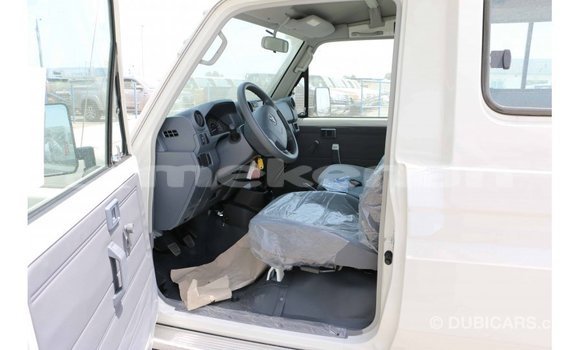 Buy Import Toyota Land Cruiser White Car in Import - Dubai in Aragatsotn Buy Import Toyota Land Cruiser White Car in Import - Dubai in Aragatsotn