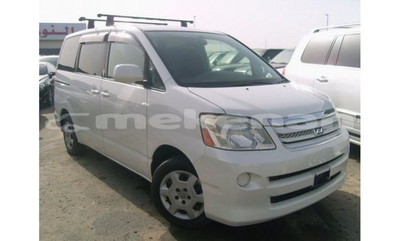 Buy Import Toyota Noah White Car in Import - Dubai in Aragatsotn Buy Import Toyota Noah White Car in Import - Dubai in Aragatsotn