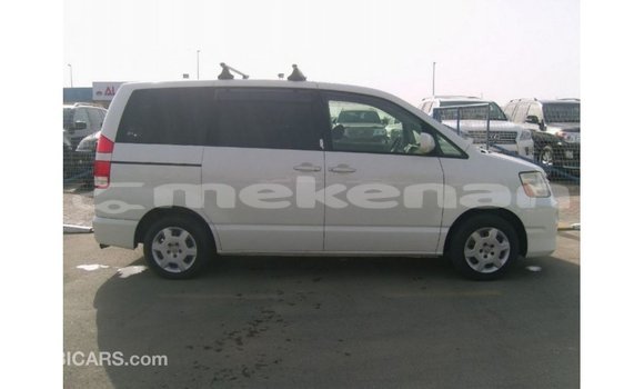 Buy Import Toyota Noah White Car in Import - Dubai in Aragatsotn Buy Import Toyota Noah White Car in Import - Dubai in Aragatsotn