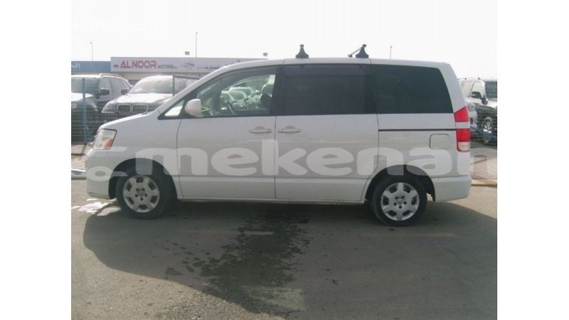 Big with watermark toyota noah aragatsotn import dubai 2356