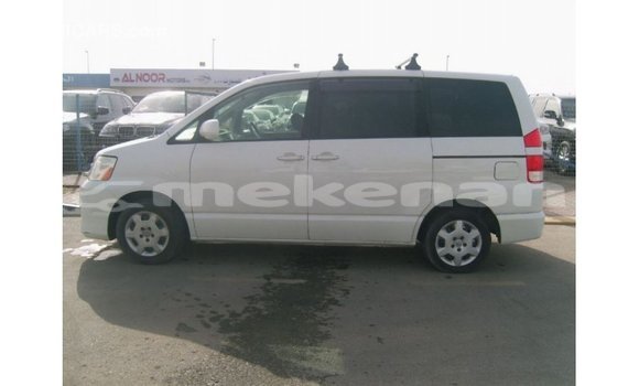 Buy Import Toyota Noah White Car in Import - Dubai in Aragatsotn Buy Import Toyota Noah White Car in Import - Dubai in Aragatsotn