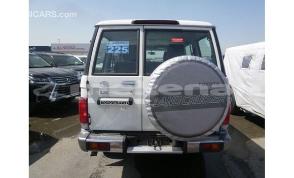 Buy Import Toyota Land Cruiser White Car in Import - Dubai in Aragatsotn Buy Import Toyota Land Cruiser White Car in Import - Dubai in Aragatsotn
