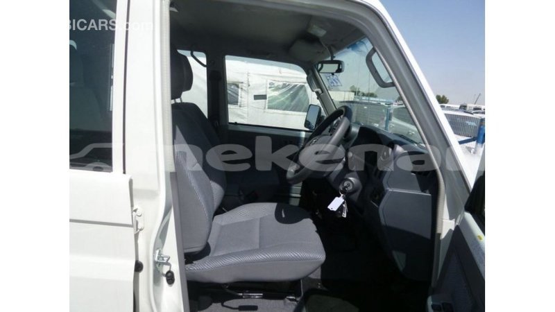 Big with watermark toyota land cruiser aragatsotn import dubai 2359