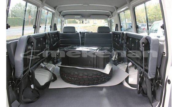 Buy Import Toyota Land Cruiser White Car in Import - Dubai in Aragatsotn Buy Import Toyota Land Cruiser White Car in Import - Dubai in Aragatsotn