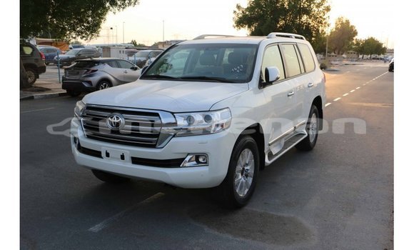 Buy Import Toyota Land Cruiser White Car in Import - Dubai in Aragatsotn Buy Import Toyota Land Cruiser White Car in Import - Dubai in Aragatsotn