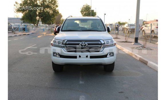 Buy Import Toyota Land Cruiser White Car in Import - Dubai in Aragatsotn Buy Import Toyota Land Cruiser White Car in Import - Dubai in Aragatsotn