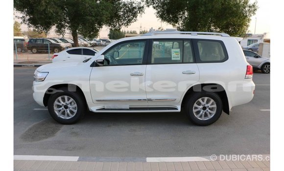 Buy Import Toyota Land Cruiser White Car in Import - Dubai in Aragatsotn Buy Import Toyota Land Cruiser White Car in Import - Dubai in Aragatsotn