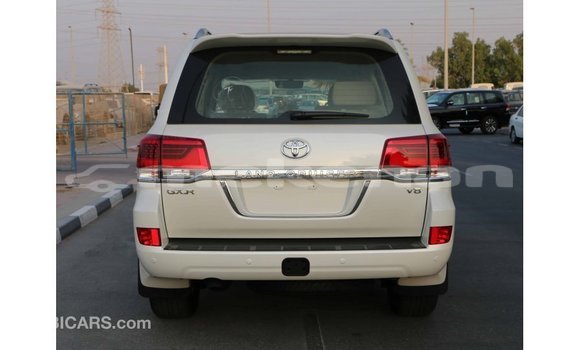 Buy Import Toyota Land Cruiser White Car in Import - Dubai in Aragatsotn Buy Import Toyota Land Cruiser White Car in Import - Dubai in Aragatsotn