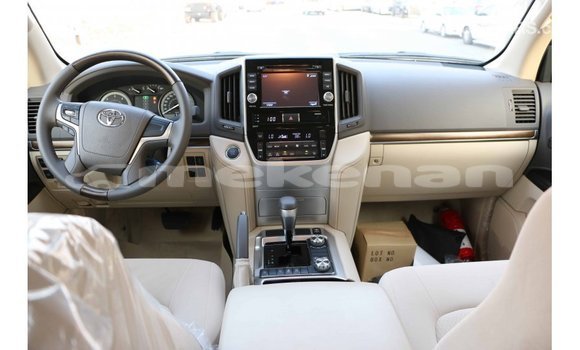 Buy Import Toyota Land Cruiser White Car in Import - Dubai in Aragatsotn Buy Import Toyota Land Cruiser White Car in Import - Dubai in Aragatsotn