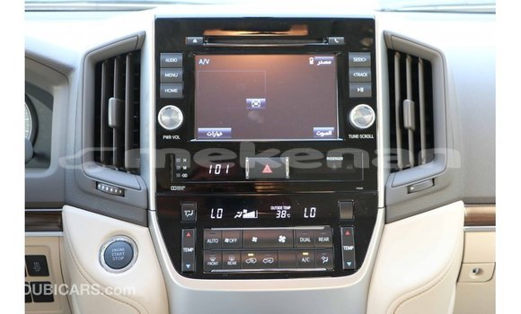 Buy Import Toyota Land Cruiser White Car in Import - Dubai in Aragatsotn Buy Import Toyota Land Cruiser White Car in Import - Dubai in Aragatsotn