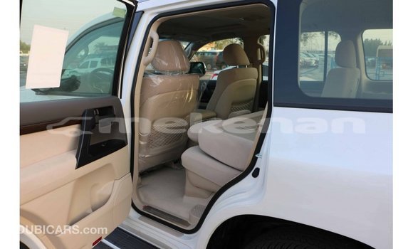 Buy Import Toyota Land Cruiser White Car in Import - Dubai in Aragatsotn Buy Import Toyota Land Cruiser White Car in Import - Dubai in Aragatsotn