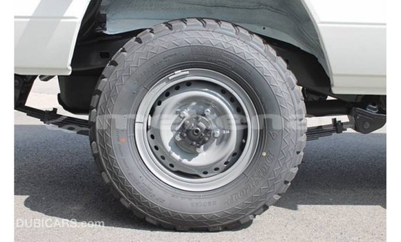Buy Import Toyota Land Cruiser White Car in Import - Dubai in Aragatsotn Buy Import Toyota Land Cruiser White Car in Import - Dubai in Aragatsotn