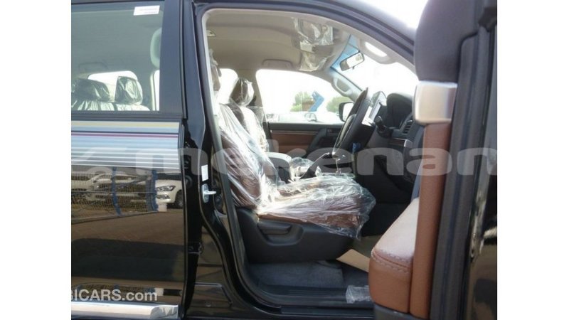 Big with watermark toyota land cruiser aragatsotn import dubai 2389