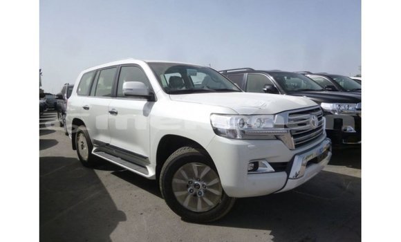 Buy Import Toyota Land Cruiser White Car in Import - Dubai in Aragatsotn Buy Import Toyota Land Cruiser White Car in Import - Dubai in Aragatsotn
