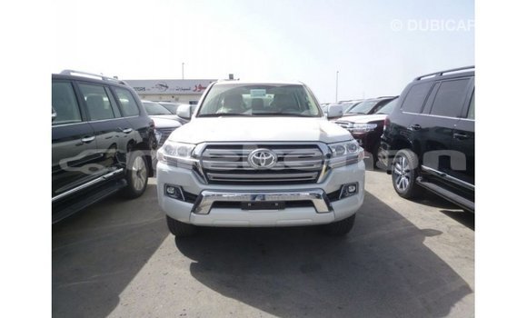 Buy Import Toyota Land Cruiser White Car in Import - Dubai in Aragatsotn Buy Import Toyota Land Cruiser White Car in Import - Dubai in Aragatsotn