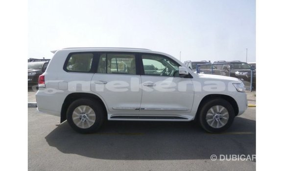 Buy Import Toyota Land Cruiser White Car in Import - Dubai in Aragatsotn Buy Import Toyota Land Cruiser White Car in Import - Dubai in Aragatsotn