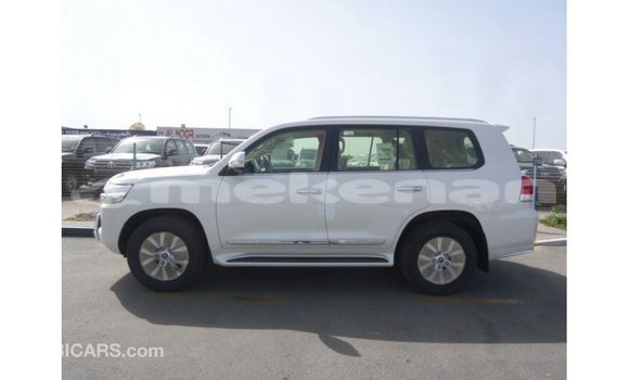 Buy Import Toyota Land Cruiser White Car in Import - Dubai in Aragatsotn Buy Import Toyota Land Cruiser White Car in Import - Dubai in Aragatsotn