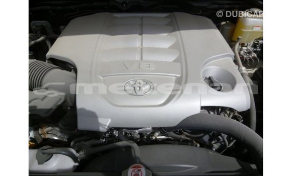 Buy Import Toyota Land Cruiser White Car in Import - Dubai in Aragatsotn Buy Import Toyota Land Cruiser White Car in Import - Dubai in Aragatsotn