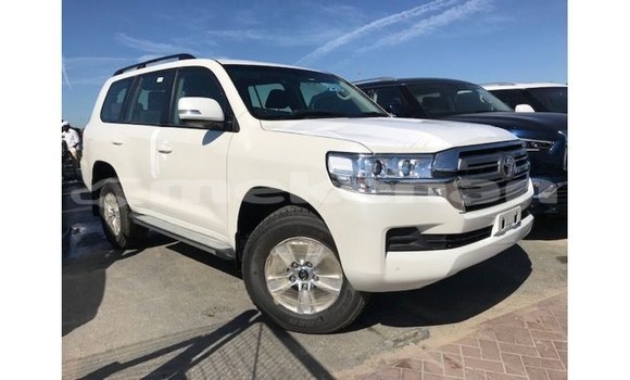 Buy Import Toyota Land Cruiser White Car in Import - Dubai in Aragatsotn Buy Import Toyota Land Cruiser White Car in Import - Dubai in Aragatsotn