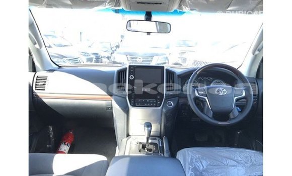 Buy Import Toyota Land Cruiser White Car in Import - Dubai in Aragatsotn Buy Import Toyota Land Cruiser White Car in Import - Dubai in Aragatsotn