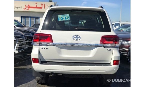 Buy Import Toyota Land Cruiser White Car in Import - Dubai in Aragatsotn Buy Import Toyota Land Cruiser White Car in Import - Dubai in Aragatsotn