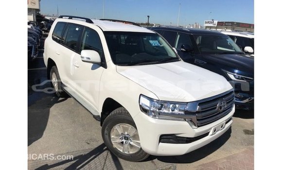 Buy Import Toyota Land Cruiser White Car in Import - Dubai in Aragatsotn Buy Import Toyota Land Cruiser White Car in Import - Dubai in Aragatsotn