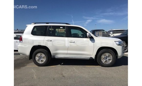 Buy Import Toyota Land Cruiser White Car in Import - Dubai in Aragatsotn Buy Import Toyota Land Cruiser White Car in Import - Dubai in Aragatsotn