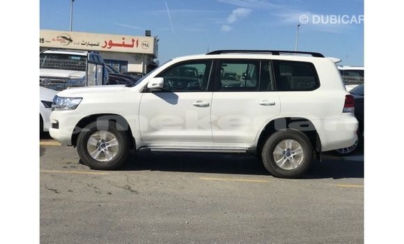 Buy Import Toyota Land Cruiser White Car in Import - Dubai in Aragatsotn Buy Import Toyota Land Cruiser White Car in Import - Dubai in Aragatsotn