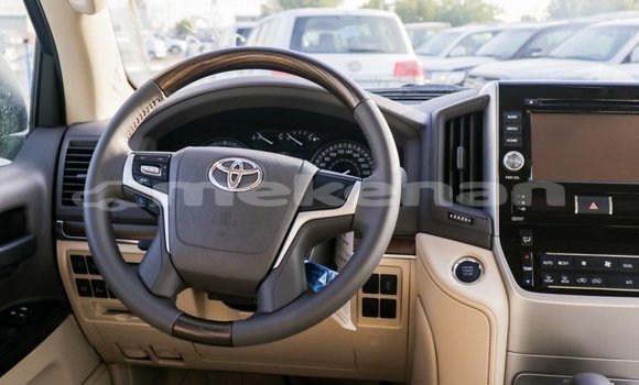 Buy Import Toyota Land Cruiser White Car in Import - Dubai in Aragatsotn Buy Import Toyota Land Cruiser White Car in Import - Dubai in Aragatsotn