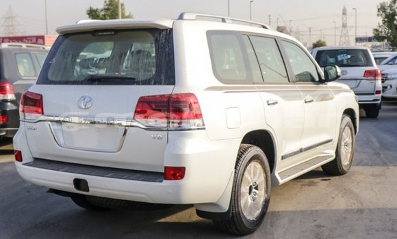 Buy Import Toyota Land Cruiser White Car in Import - Dubai in Aragatsotn Buy Import Toyota Land Cruiser White Car in Import - Dubai in Aragatsotn