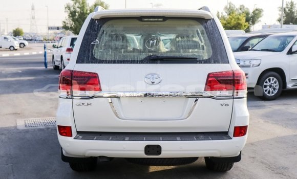 Buy Import Toyota Land Cruiser White Car in Import - Dubai in Aragatsotn Buy Import Toyota Land Cruiser White Car in Import - Dubai in Aragatsotn