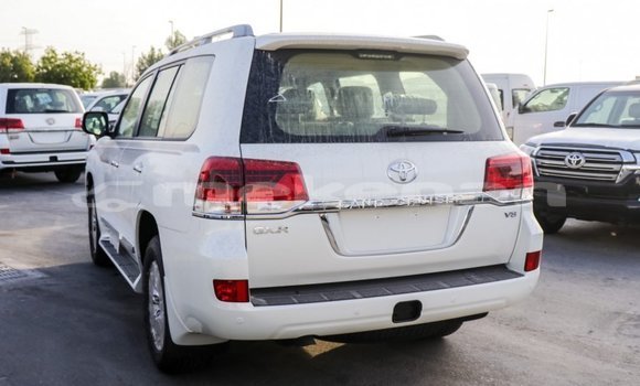 Buy Import Toyota Land Cruiser White Car in Import - Dubai in Aragatsotn Buy Import Toyota Land Cruiser White Car in Import - Dubai in Aragatsotn