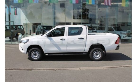Buy Import Toyota Hilux White Car in Import - Dubai in Aragatsotn Buy Import Toyota Hilux White Car in Import - Dubai in Aragatsotn