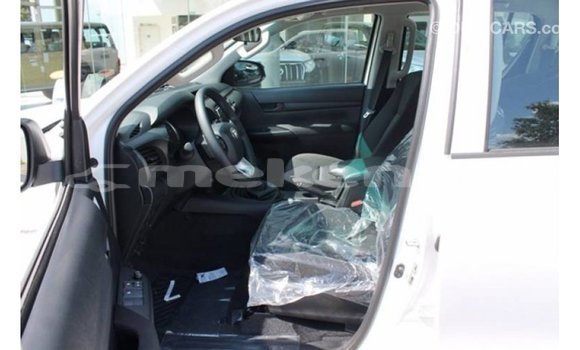 Buy Import Toyota Hilux White Car in Import - Dubai in Aragatsotn Buy Import Toyota Hilux White Car in Import - Dubai in Aragatsotn