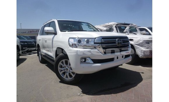 Buy Import Toyota Land Cruiser White Car in Import - Dubai in Aragatsotn Buy Import Toyota Land Cruiser White Car in Import - Dubai in Aragatsotn