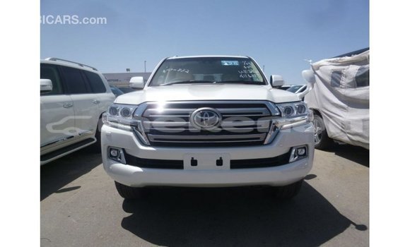 Buy Import Toyota Land Cruiser White Car in Import - Dubai in Aragatsotn Buy Import Toyota Land Cruiser White Car in Import - Dubai in Aragatsotn