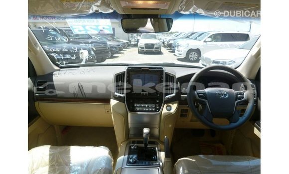 Buy Import Toyota Land Cruiser White Car in Import - Dubai in Aragatsotn Buy Import Toyota Land Cruiser White Car in Import - Dubai in Aragatsotn
