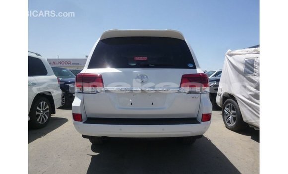 Buy Import Toyota Land Cruiser White Car in Import - Dubai in Aragatsotn Buy Import Toyota Land Cruiser White Car in Import - Dubai in Aragatsotn
