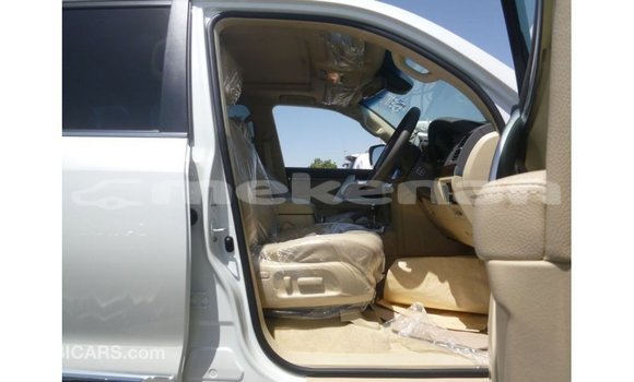 Buy Import Toyota Land Cruiser White Car in Import - Dubai in Aragatsotn Buy Import Toyota Land Cruiser White Car in Import - Dubai in Aragatsotn