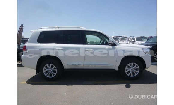 Buy Import Toyota Land Cruiser White Car in Import - Dubai in Aragatsotn Buy Import Toyota Land Cruiser White Car in Import - Dubai in Aragatsotn
