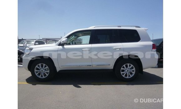 Buy Import Toyota Land Cruiser White Car in Import - Dubai in Aragatsotn Buy Import Toyota Land Cruiser White Car in Import - Dubai in Aragatsotn