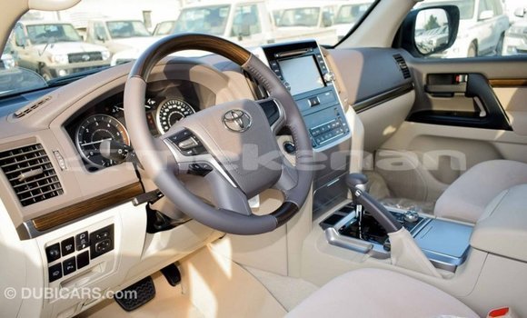 Buy Import Toyota Land Cruiser White Car in Import - Dubai in Aragatsotn Buy Import Toyota Land Cruiser White Car in Import - Dubai in Aragatsotn