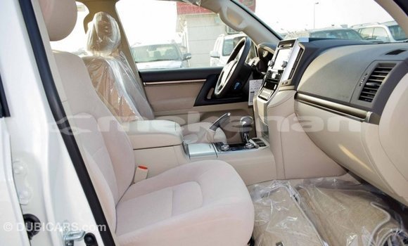 Buy Import Toyota Land Cruiser White Car in Import - Dubai in Aragatsotn Buy Import Toyota Land Cruiser White Car in Import - Dubai in Aragatsotn