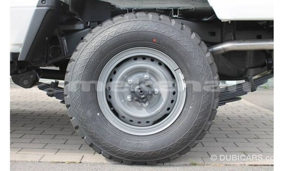 Buy Import Toyota Land Cruiser White Car in Import - Dubai in Aragatsotn Buy Import Toyota Land Cruiser White Car in Import - Dubai in Aragatsotn