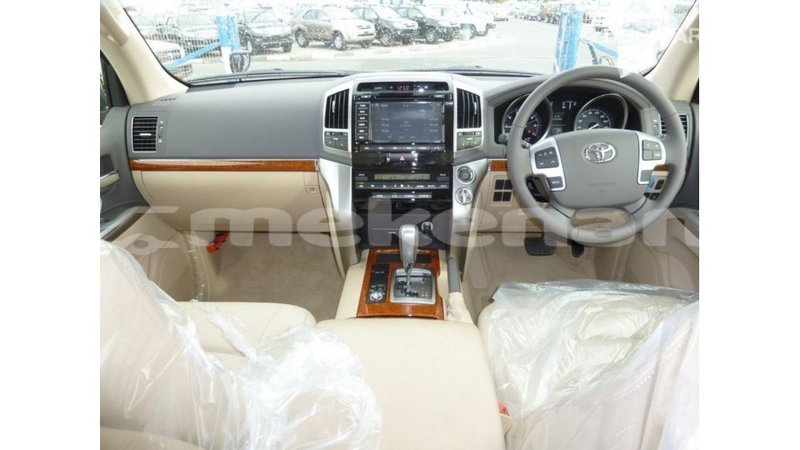 Big with watermark toyota land cruiser aragatsotn import dubai 2456