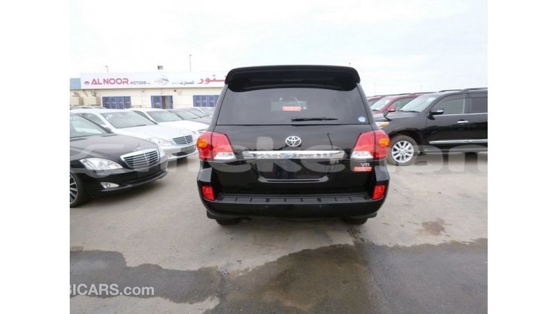 Big with watermark toyota land cruiser aragatsotn import dubai 2456