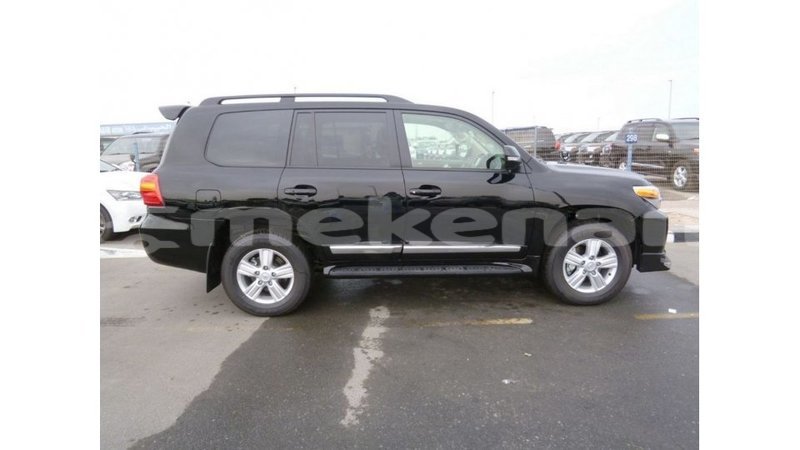 Big with watermark toyota land cruiser aragatsotn import dubai 2456