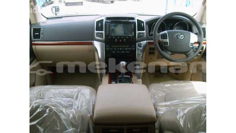 Big with watermark toyota land cruiser aragatsotn import dubai 2459